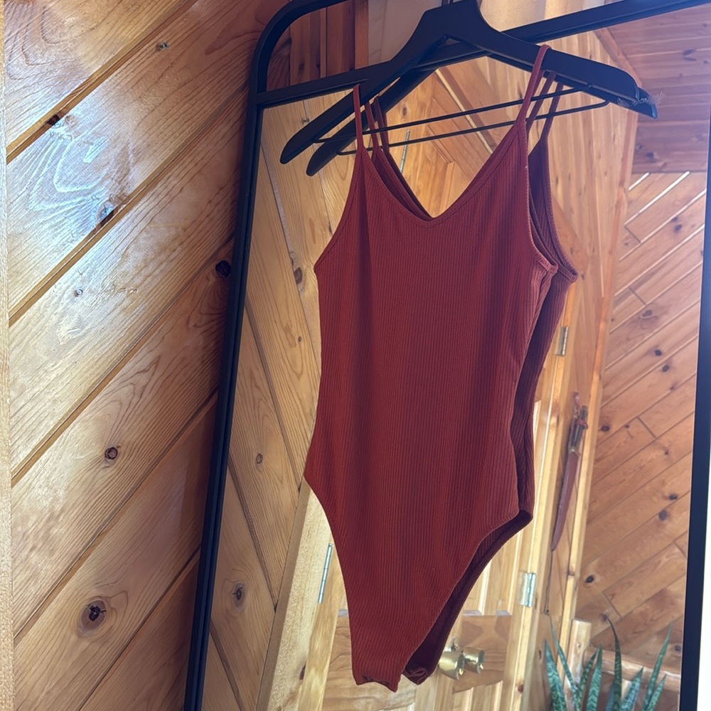 american eagle small ribbed bodysuit burnt orange